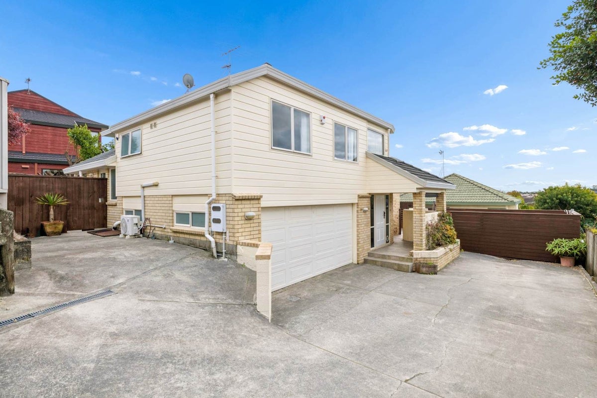 2/34 Wiltshire Place, Somerville, Manukau - Carousel 1