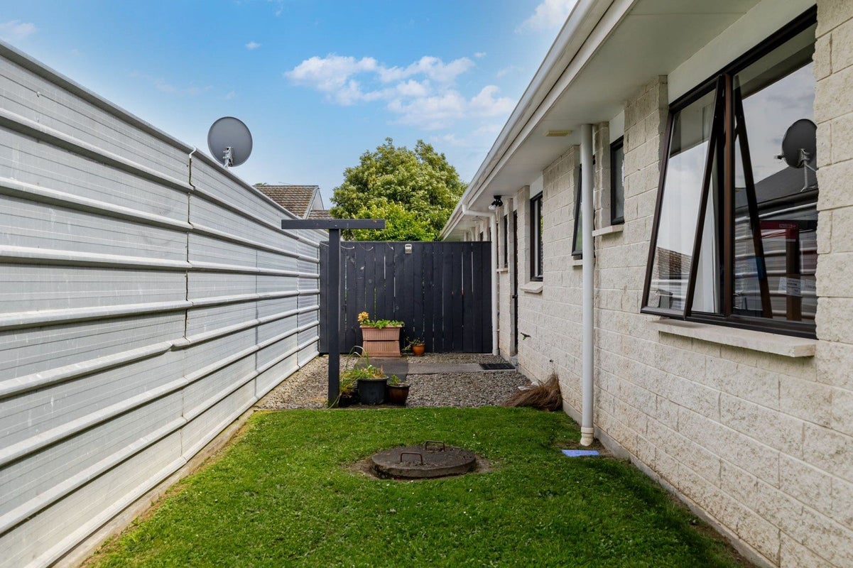 8 Olympic Court, Palmerston North, Palmerston North - Carousel 14