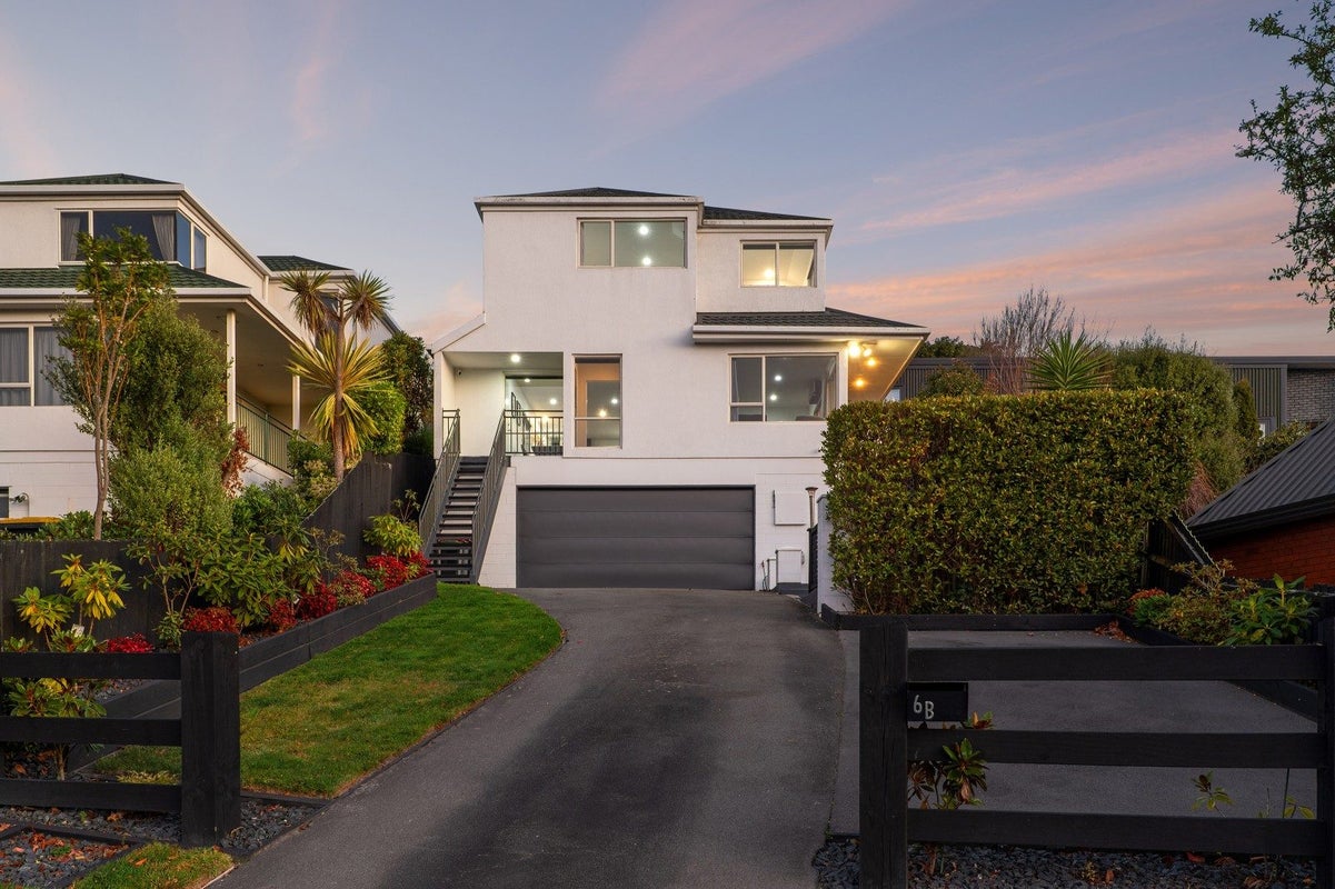 2/6 Pentonville Close, Westmorland, Christchurch - Carousel 1