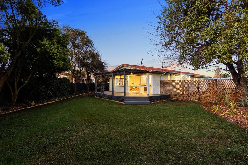 15 Denniston Crescent, Redwood, Christchurch - Carousel 2