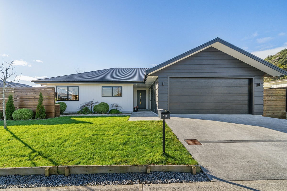 10 Hopkirk Avenue, Wallaceville, Upper Hutt - Carousel 2