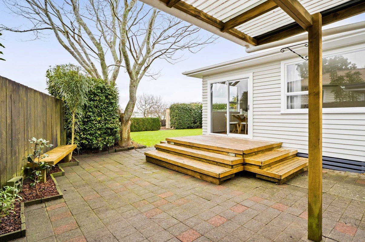 9 Elm Grove, Westown, New Plymouth - Carousel 2