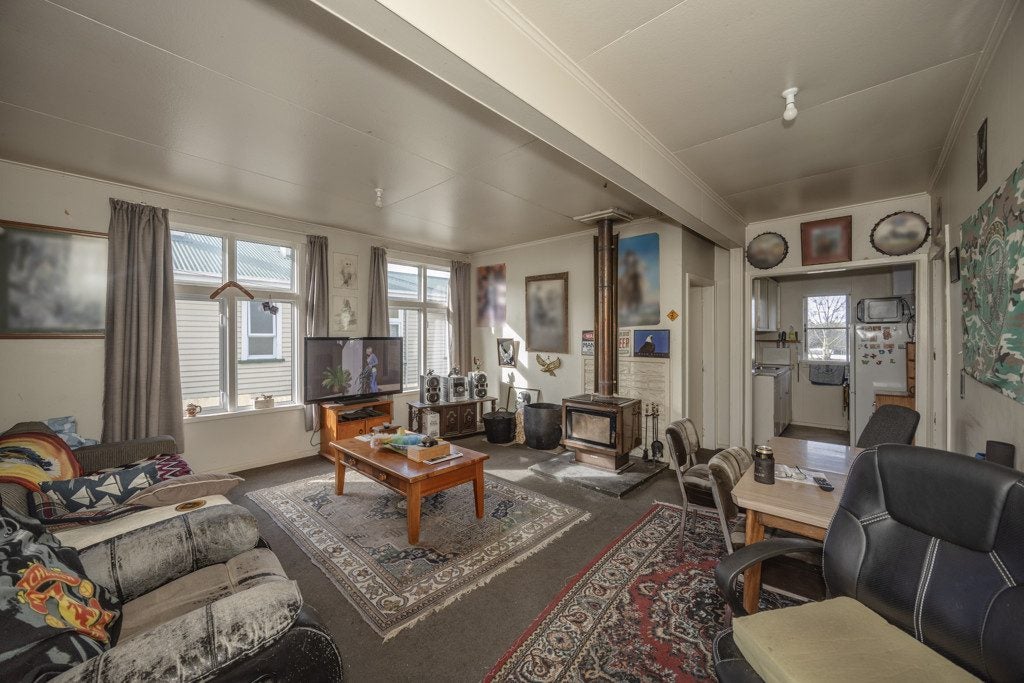 329 Thames Street, Oamaru - Carousel 2