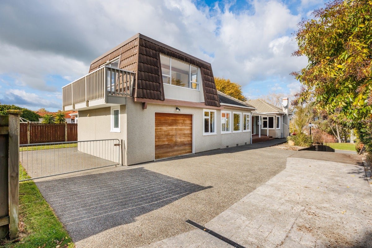 917 Upper Main Street, Roslyn, Palmerston North - Carousel 1