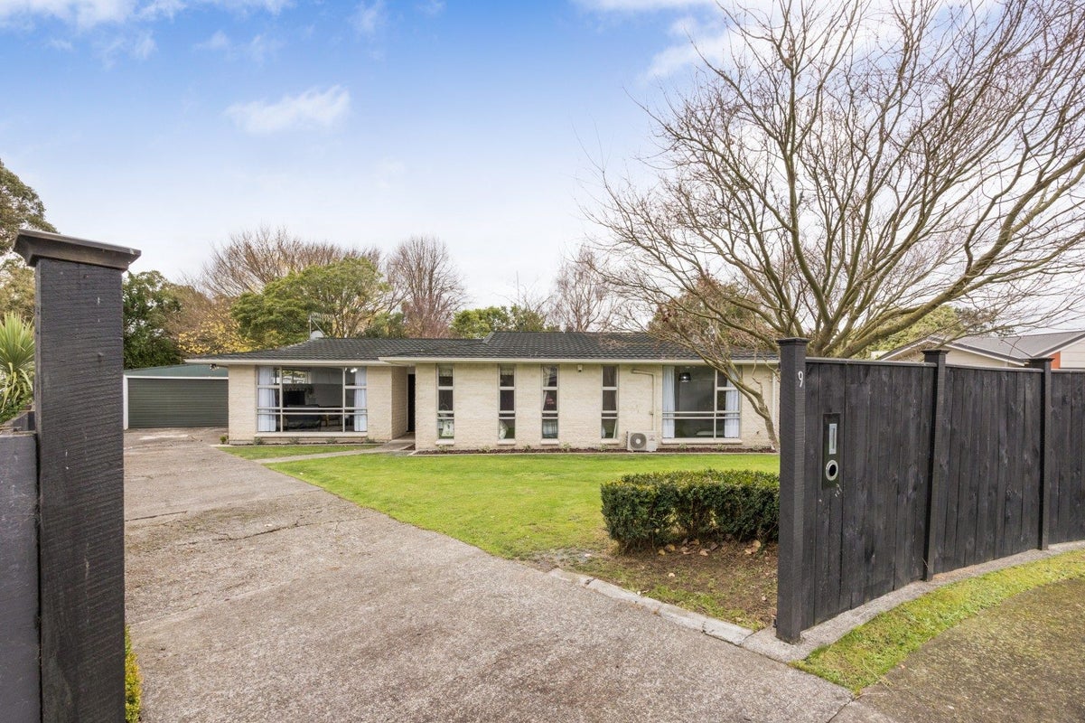9 Spilman Place, Awapuni, Palmerston North - Carousel 1