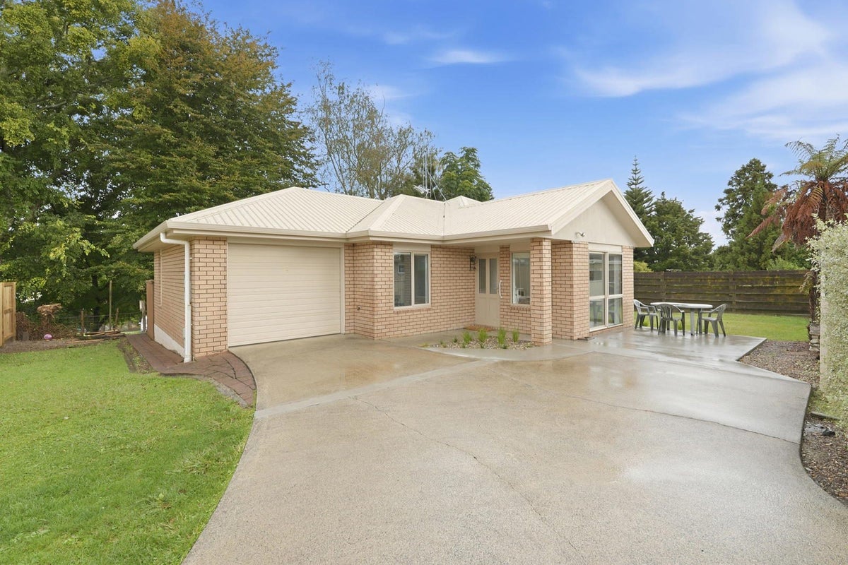 50B Te Aroha Street, Hamilton East, Hamilton - Carousel 1