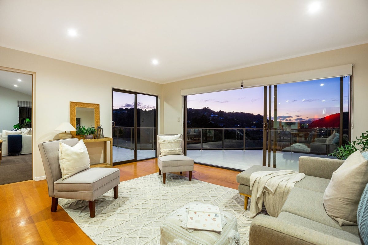22 Sailmaker Close, Whitby, Porirua - Carousel 1
