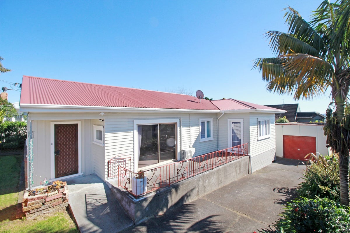 5 Takutai Avenue, Bucklands Beach, Auckland - Carousel 2
