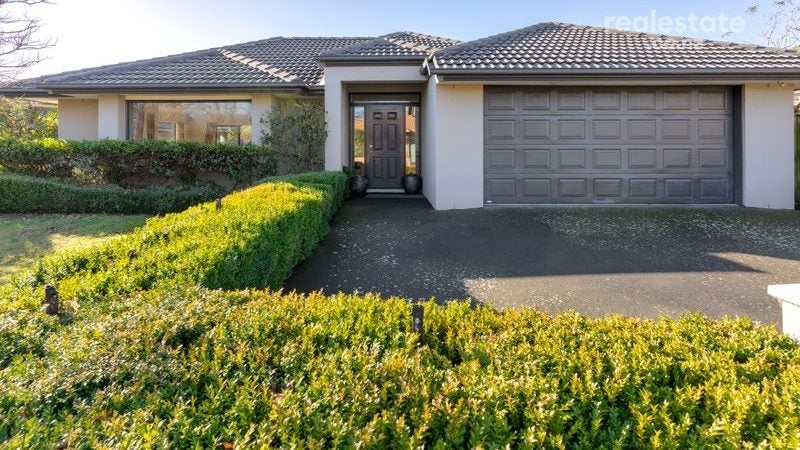 6 Kinsella Crescent, Aidanfield, Christchurch - Carousel 1