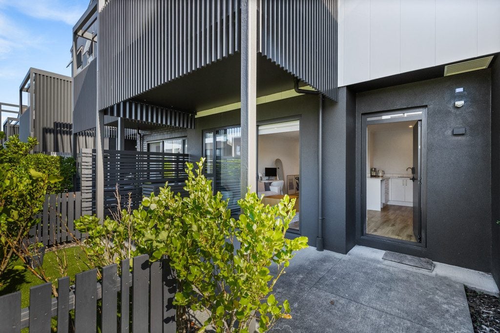 2/71 Hobsonville Point Road, Hobsonville, Auckland - Carousel 16