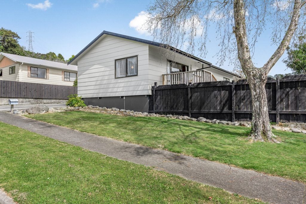 6 Garnet Grove, Birchville, Upper Hutt - Carousel 24