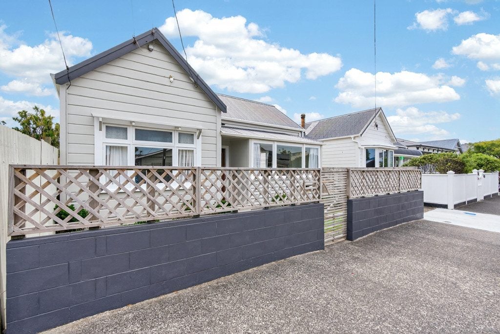 27 Richmond Street, Petone, Lower Hutt - Carousel 1