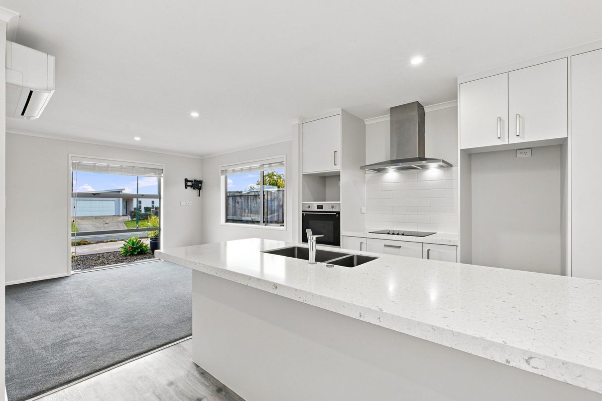 18 Stevenson Drive, Papamoa, Papamoa - Carousel 1