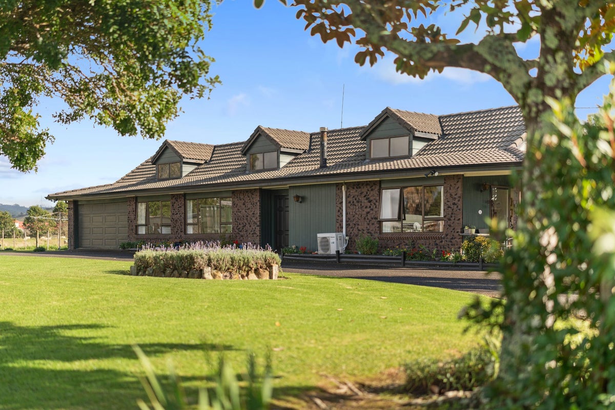 2 Bays Road, Papakura - Carousel 1