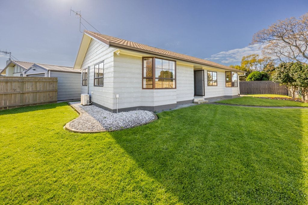 42 Atherfold Crescent, Greenmeadows, Napier - Carousel 1