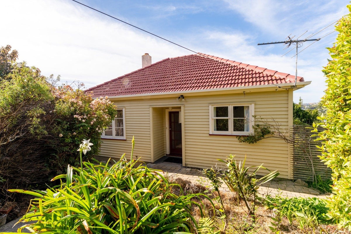 42 Prospect Bank, Wakari, Dunedin - Carousel 1