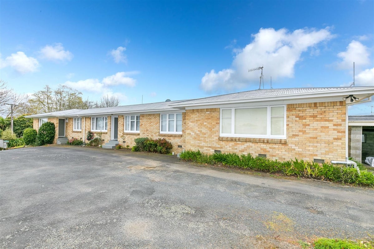10 Albert Street, Hamilton East, Hamilton - Carousel 1