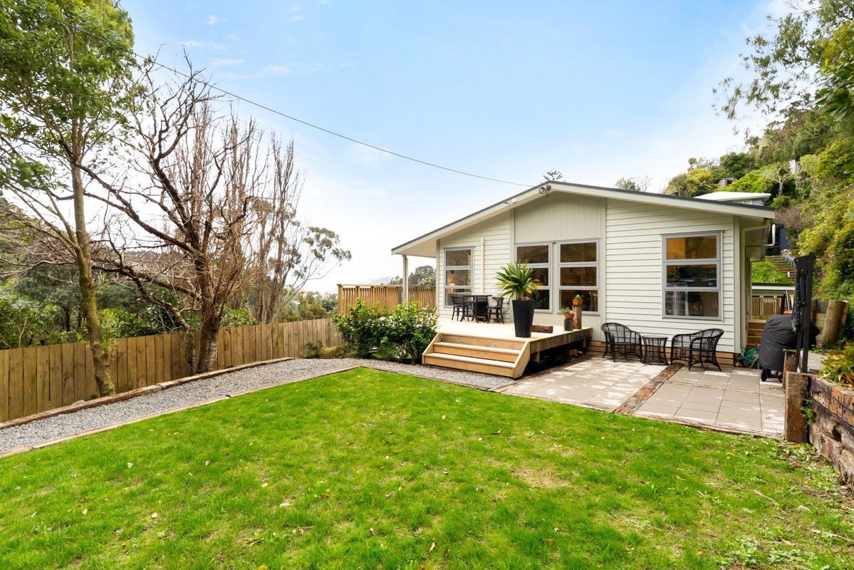 8 Mount Pleasant Road, Aro Valley, Wellington - Carousel 2