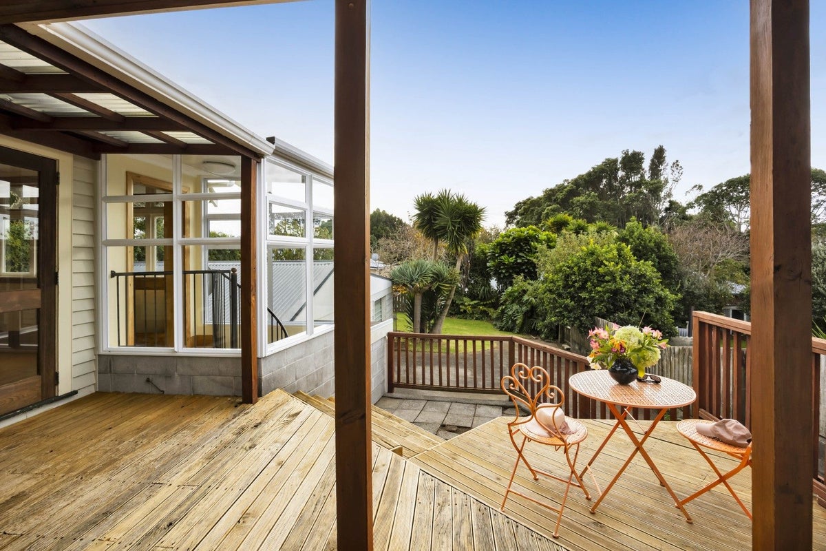 27 Bonithon Avenue, Moturoa, New Plymouth - Carousel 1