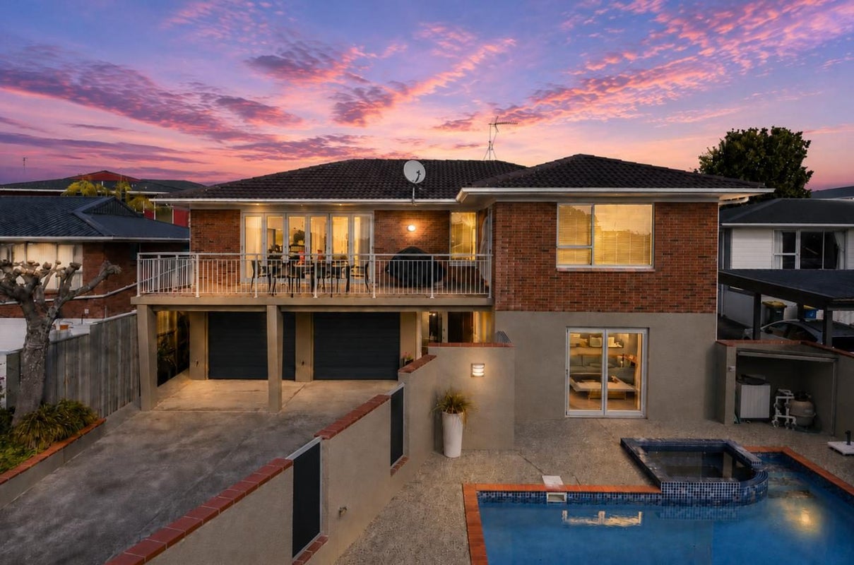 5 Tanoa Place, Glendene, Auckland - Carousel 1
