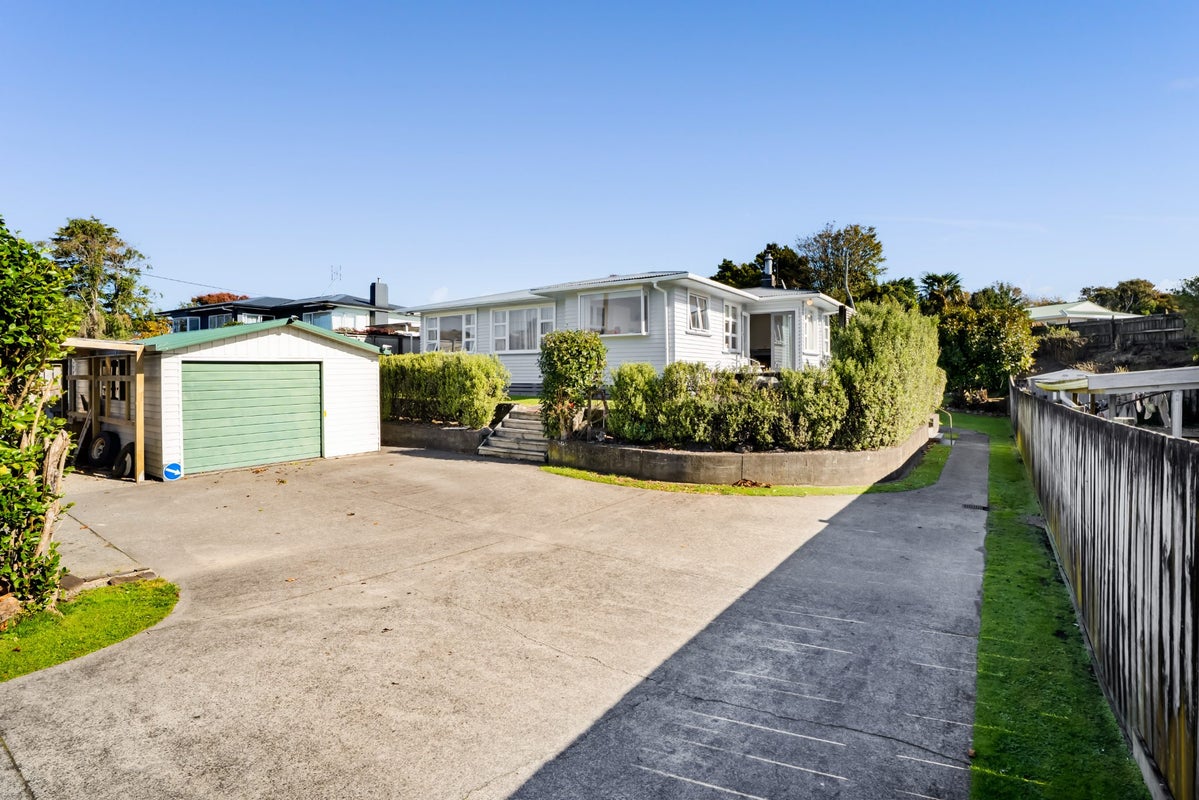 6 Mahoe Street, Inglewood, Inglewood - Carousel 1