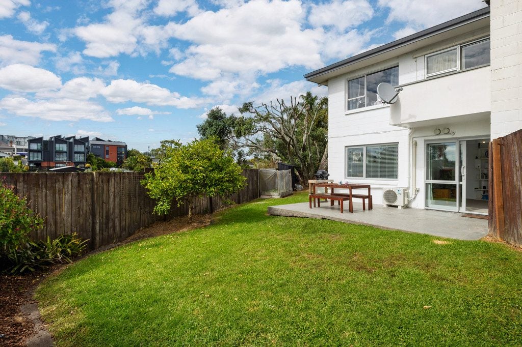 1/21 Finch Street, Western Springs, Auckland - Carousel 1