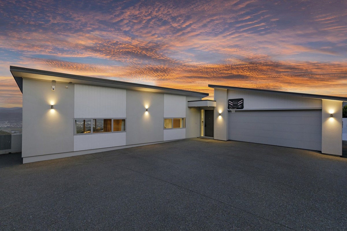 34 Arahiwi Grove, Tirohanga, Lower Hutt - Carousel 1