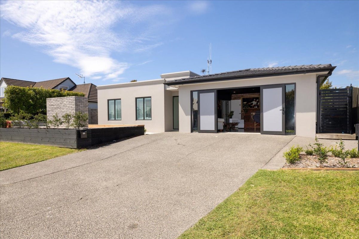 22 Harbelle Close, Bethlehem, Tauranga - Carousel 2