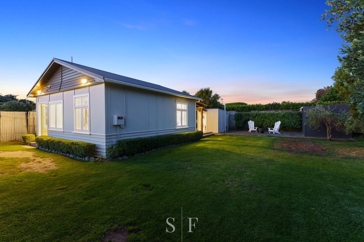 15 Rauparaha Street, Waikanae Beach, Waikanae - Carousel 1