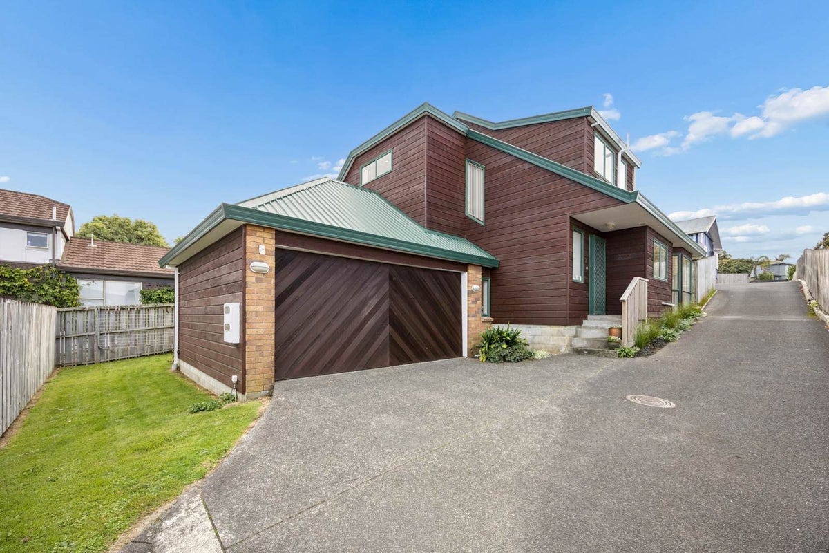 2/88 Namata Road, Onehunga, Auckland - Carousel 1