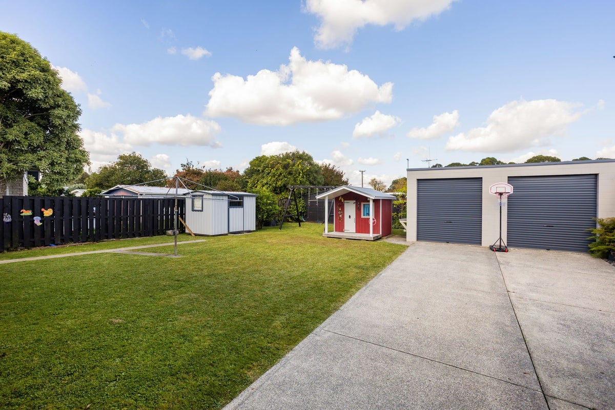 78 Fitzroy Avenue, Fitzroy, Hamilton - Carousel 2