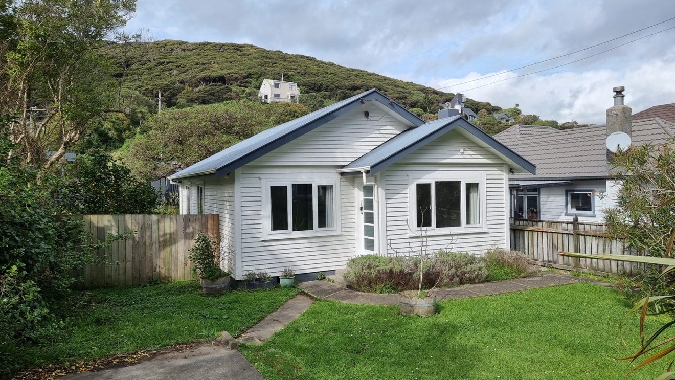66 Airlie Road, Plimmerton, Porirua - Carousel 2