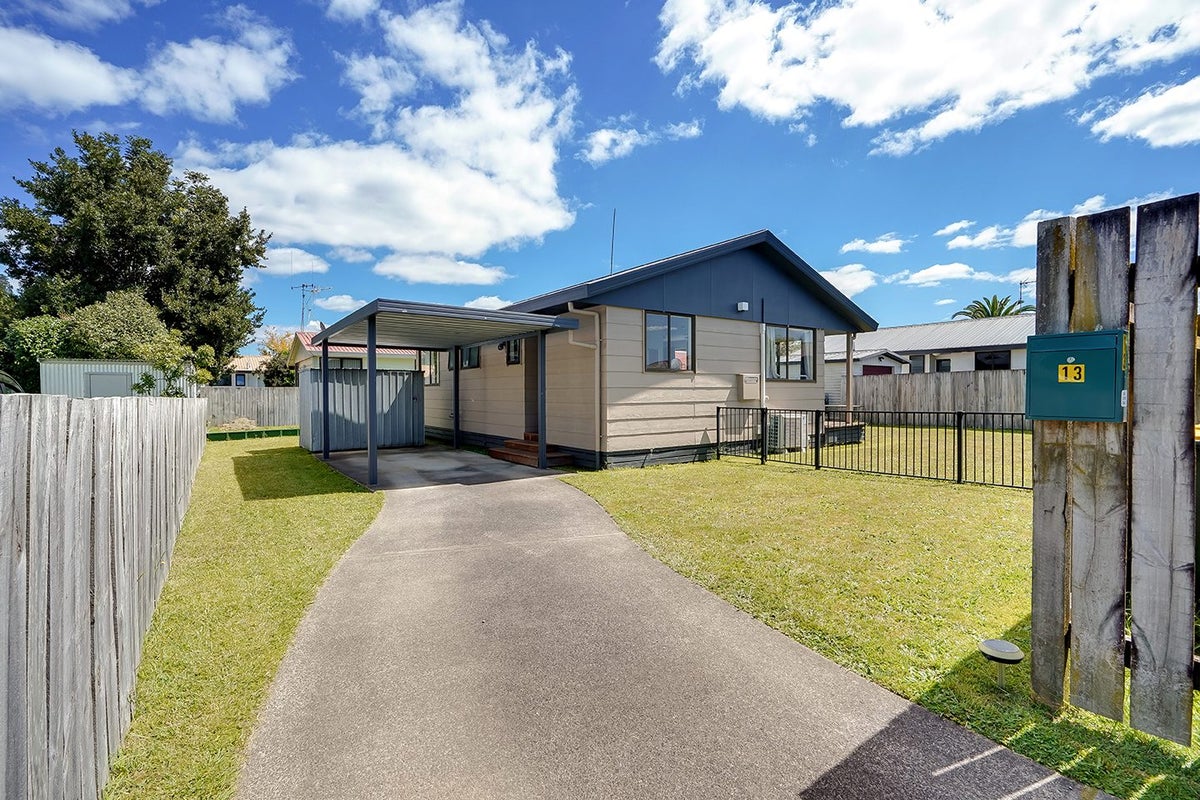 13 Gillett Lane, Enderley, Hamilton - Carousel 1