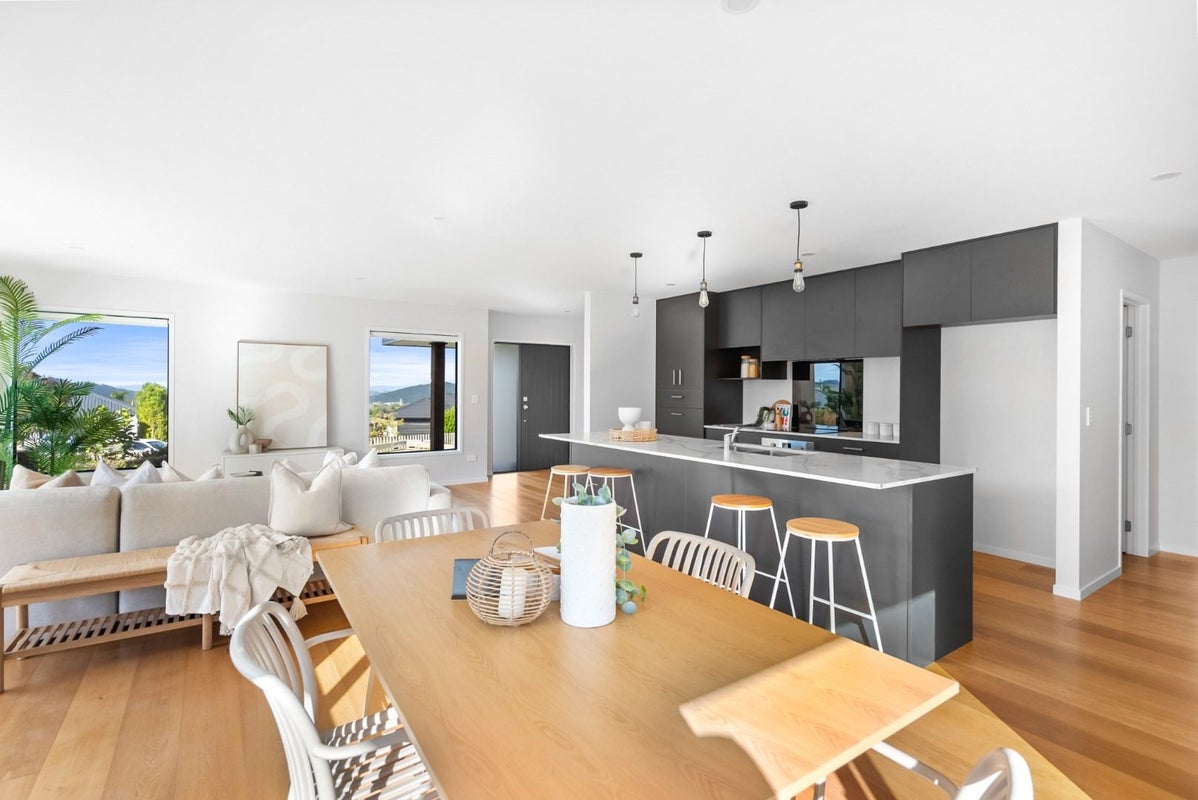 4 Torrey Pines Rise, Kamo, Whangarei - Carousel 1