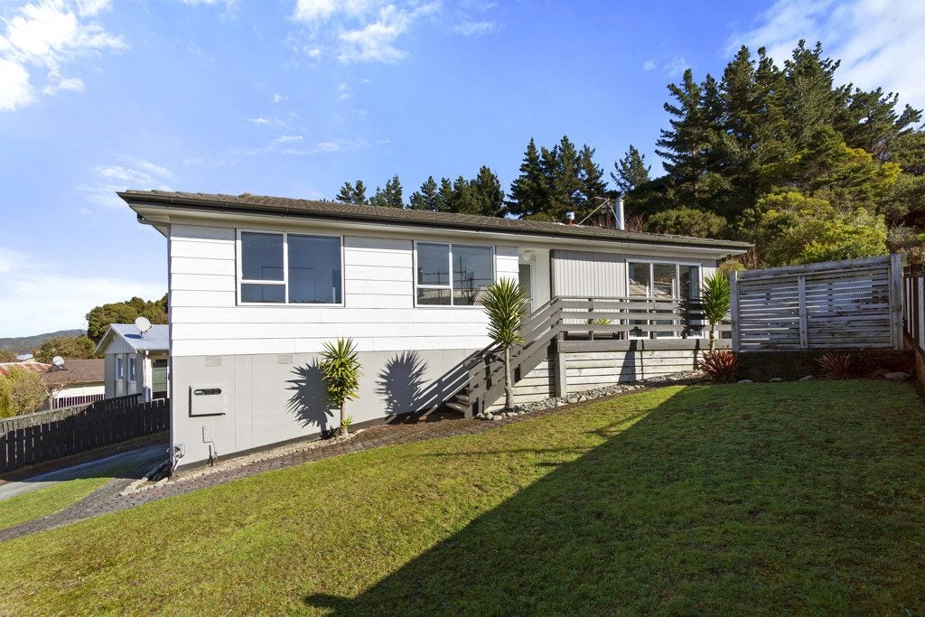 21 Newburn Grove, Wainuiomata, Lower Hutt - Carousel 2