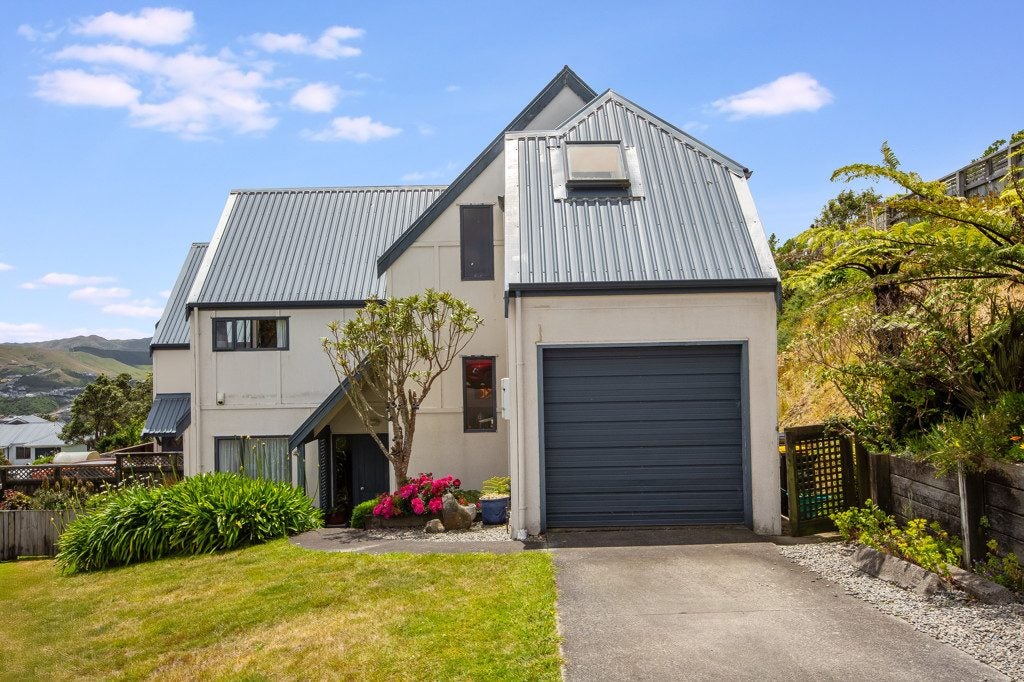 8B Pelorous Street, Paparangi, Wellington - Carousel 1