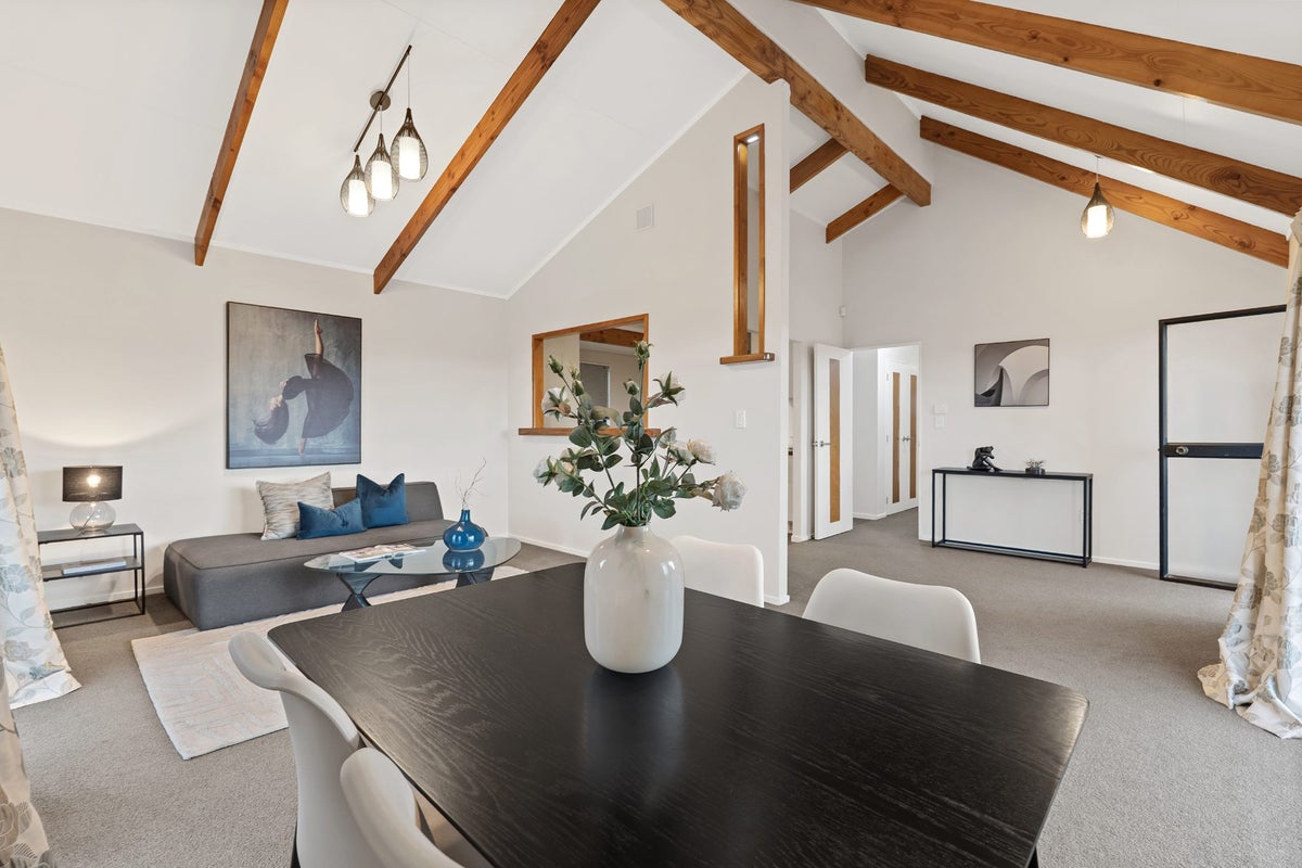 1/40 Lilburn Crescent, Massey, Auckland - Carousel 2