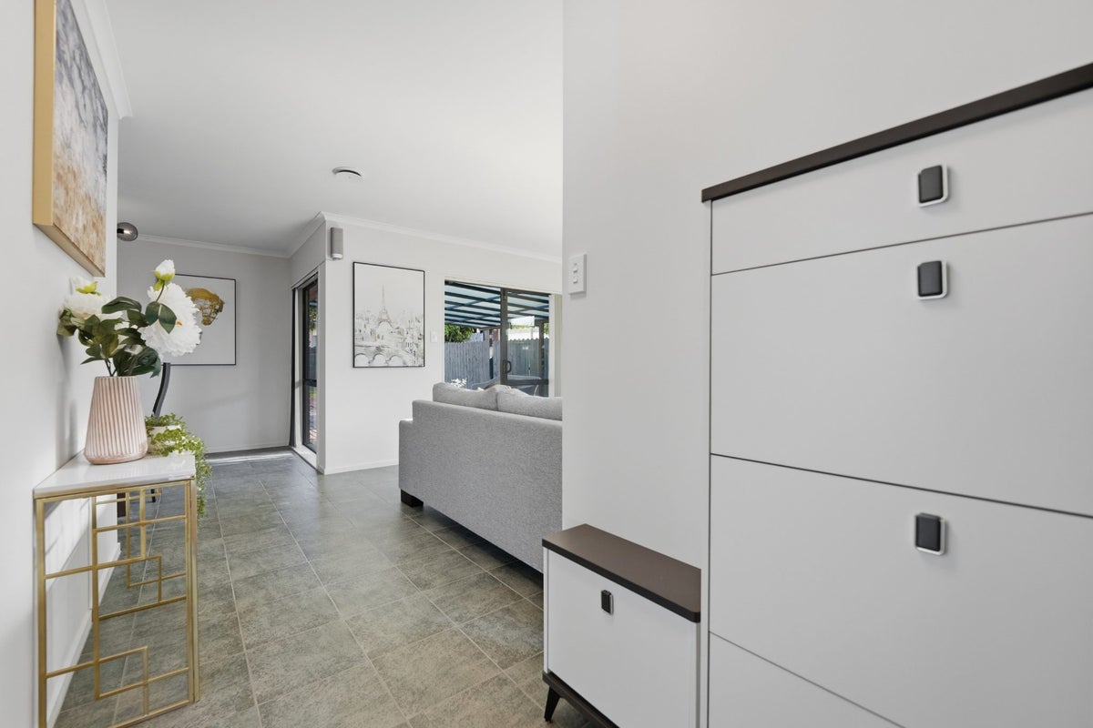 18 Sambrooke Crescent, Flat Bush, Auckland - Carousel 2