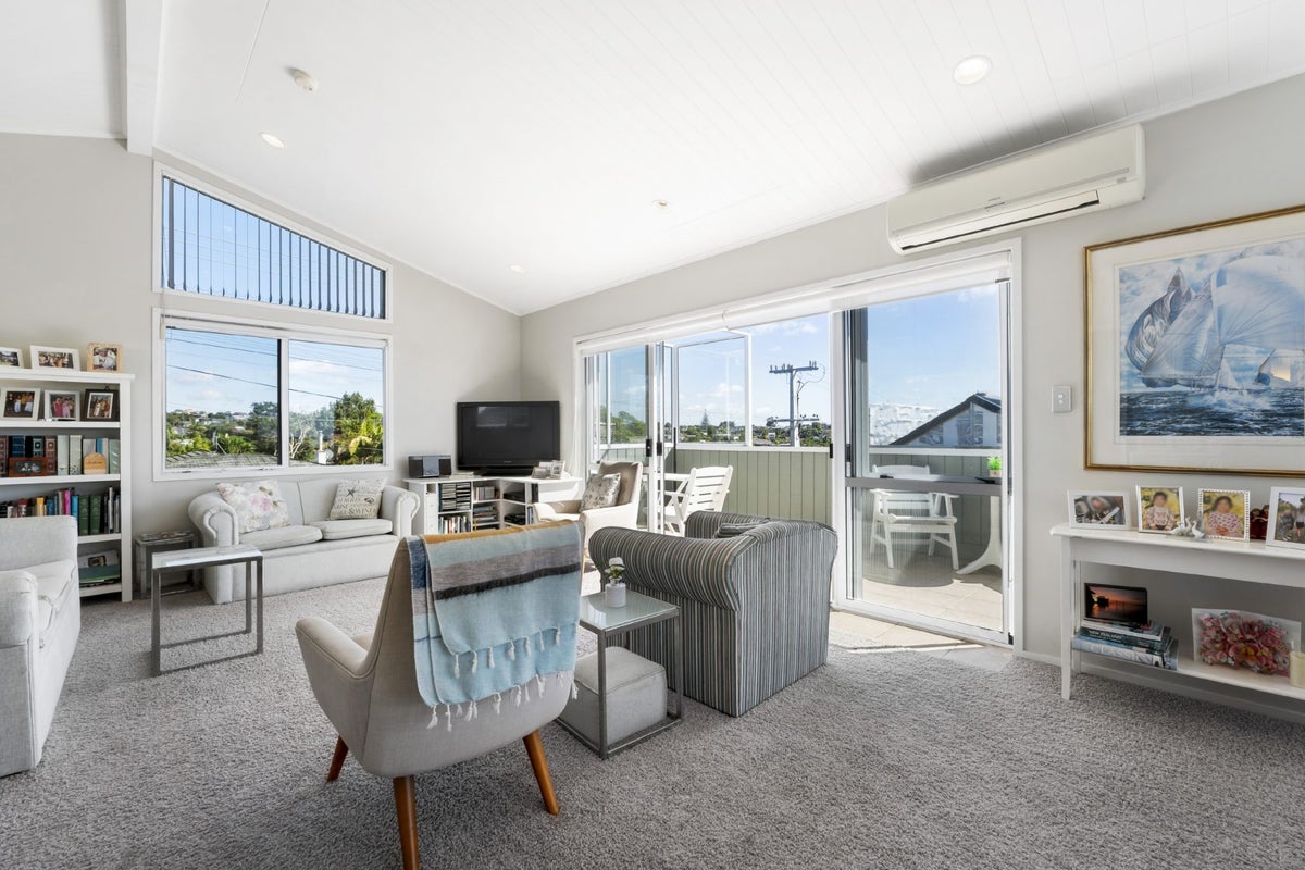 1/85 Deep Creek Road, Waiake, Auckland - Carousel 2