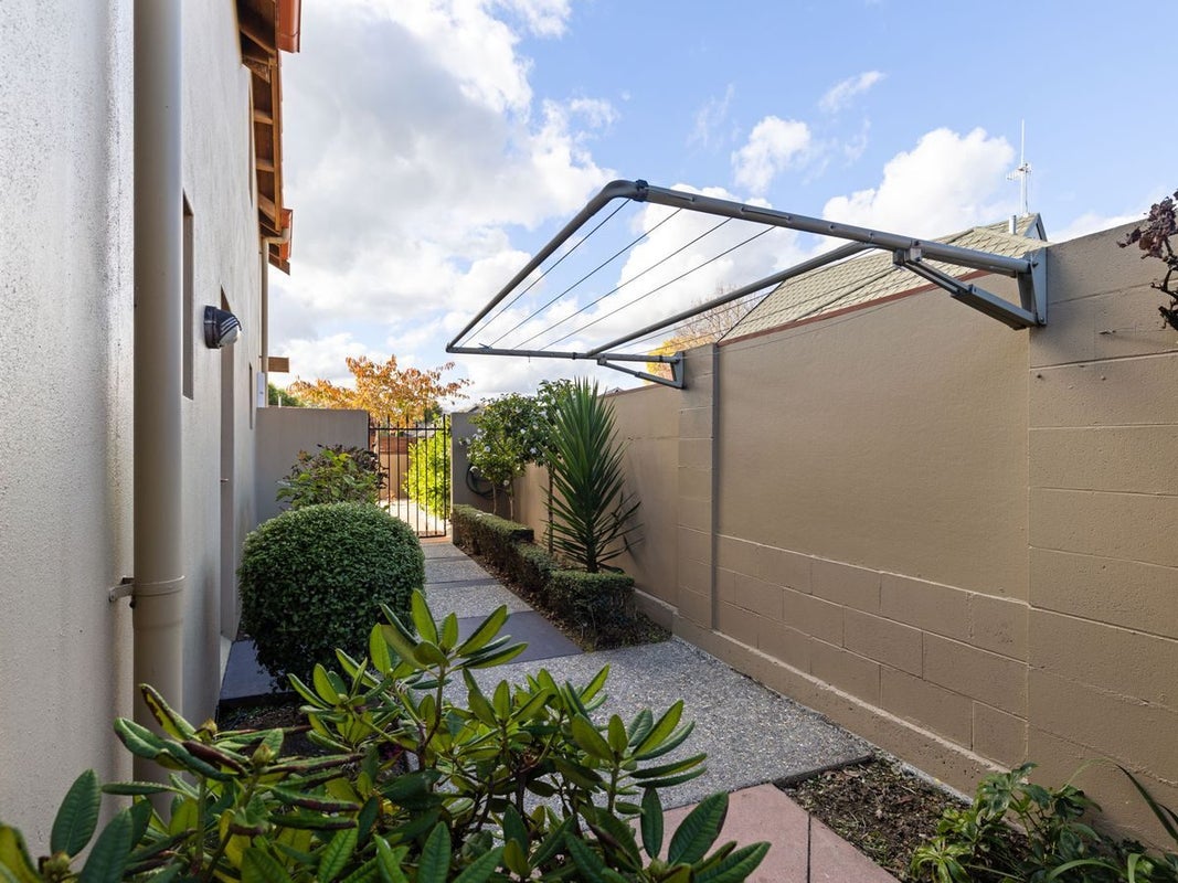 17 Montgomery Terrace, Hokowhitu, Palmerston North - Carousel 50