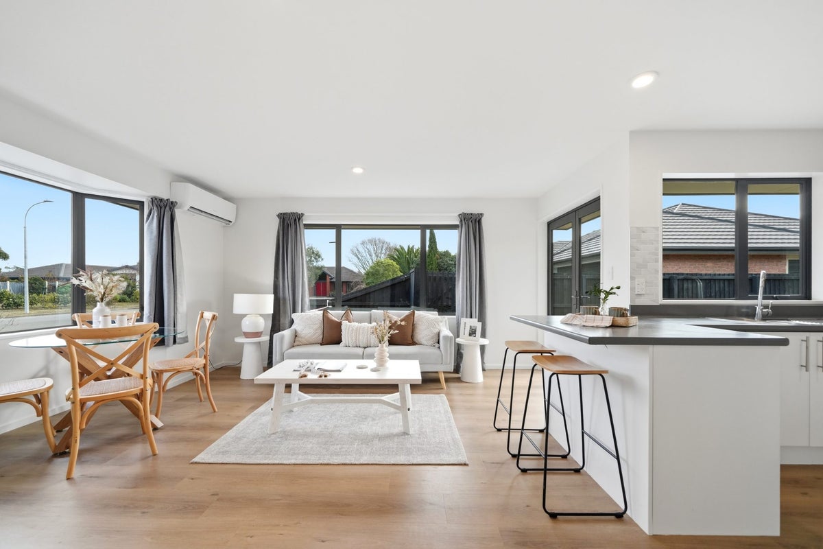 16 Excalibur Place, Burwood, Christchurch - Carousel 2