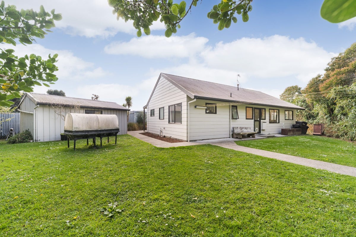 16A Wood Street, Takaro, Palmerston North - Carousel 2