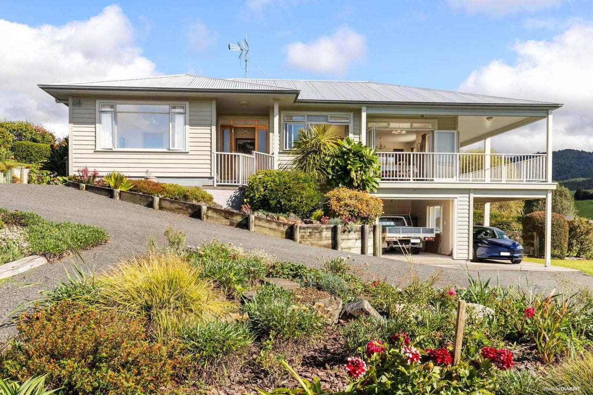 52 Pukekereru Lane, WHAKATIWAI, MIRANDA - Carousel 1