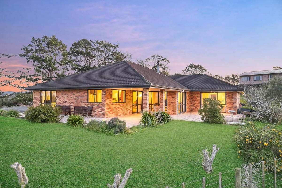 286 Sturges Road, Henderson Valley, Auckland - Carousel 1