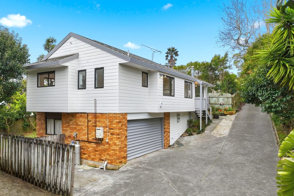 2/57 Howe Street, Howick, Auckland - Carousel 1