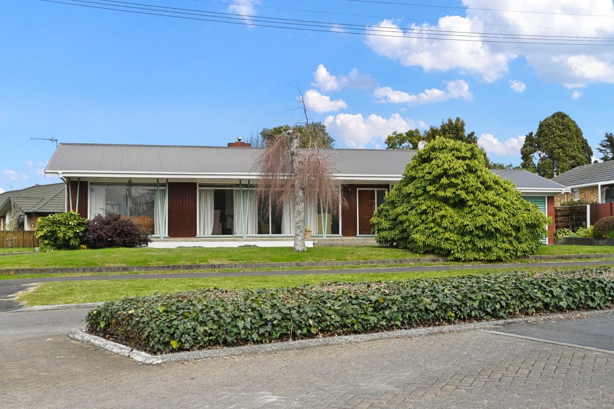 316 Cambridge Road, Hillcrest, Hamilton, Waikato - Carousel 1