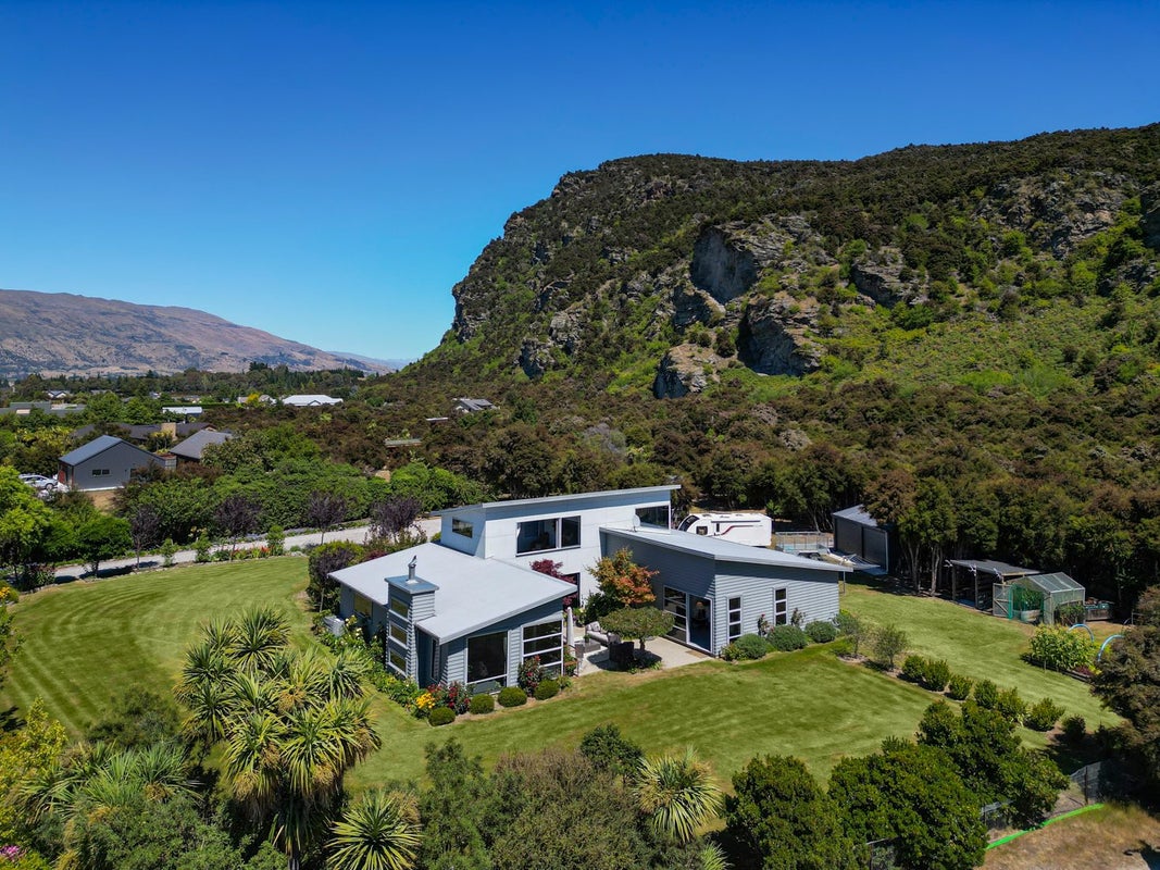 11 Ewing Place, Albert Town, Wanaka - Carousel 1