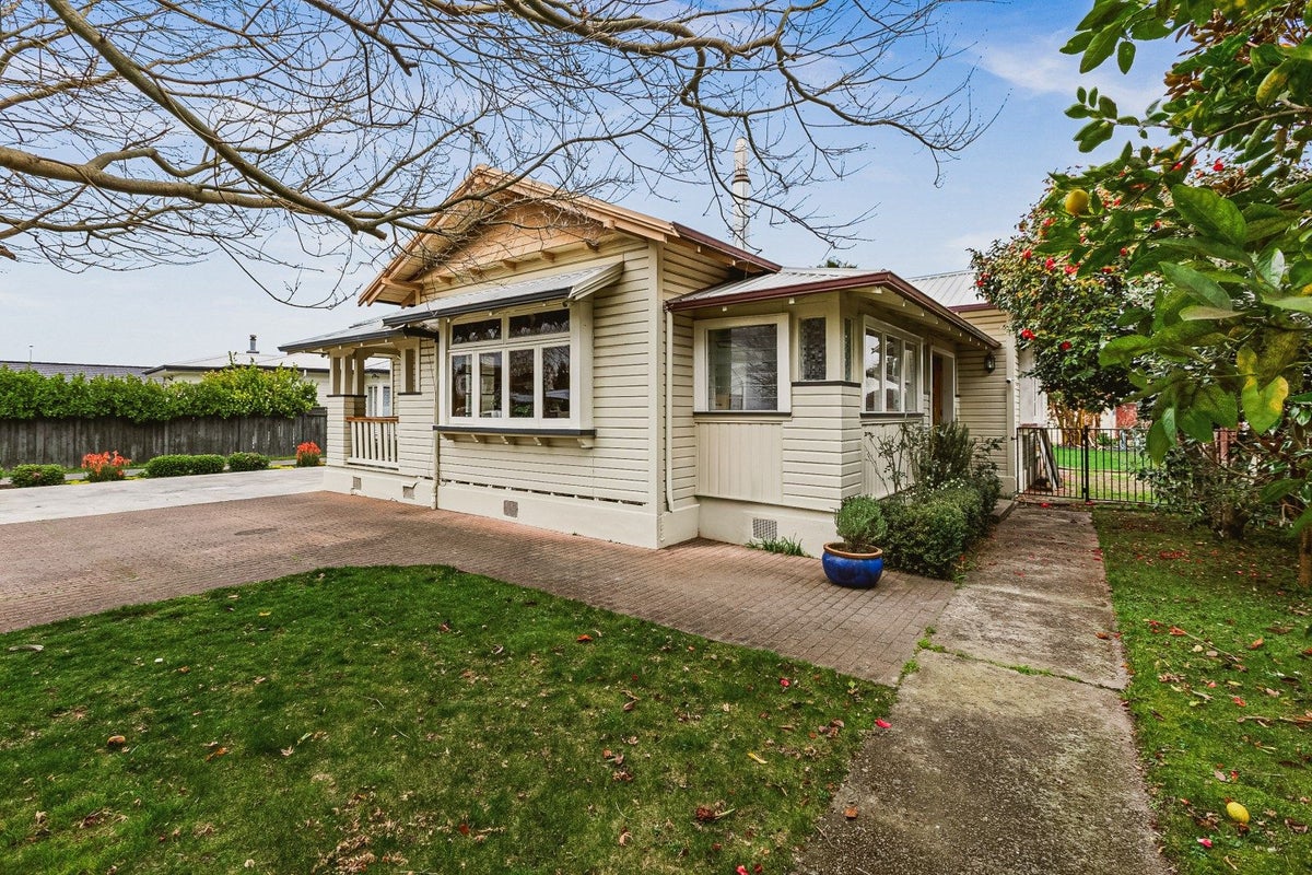 131 Frederick Street East, Mayfair, Hastings - Carousel 15