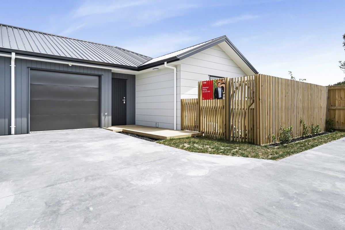 4/10 Michael Avenue, Dinsdale, Hamilton - Carousel 1
