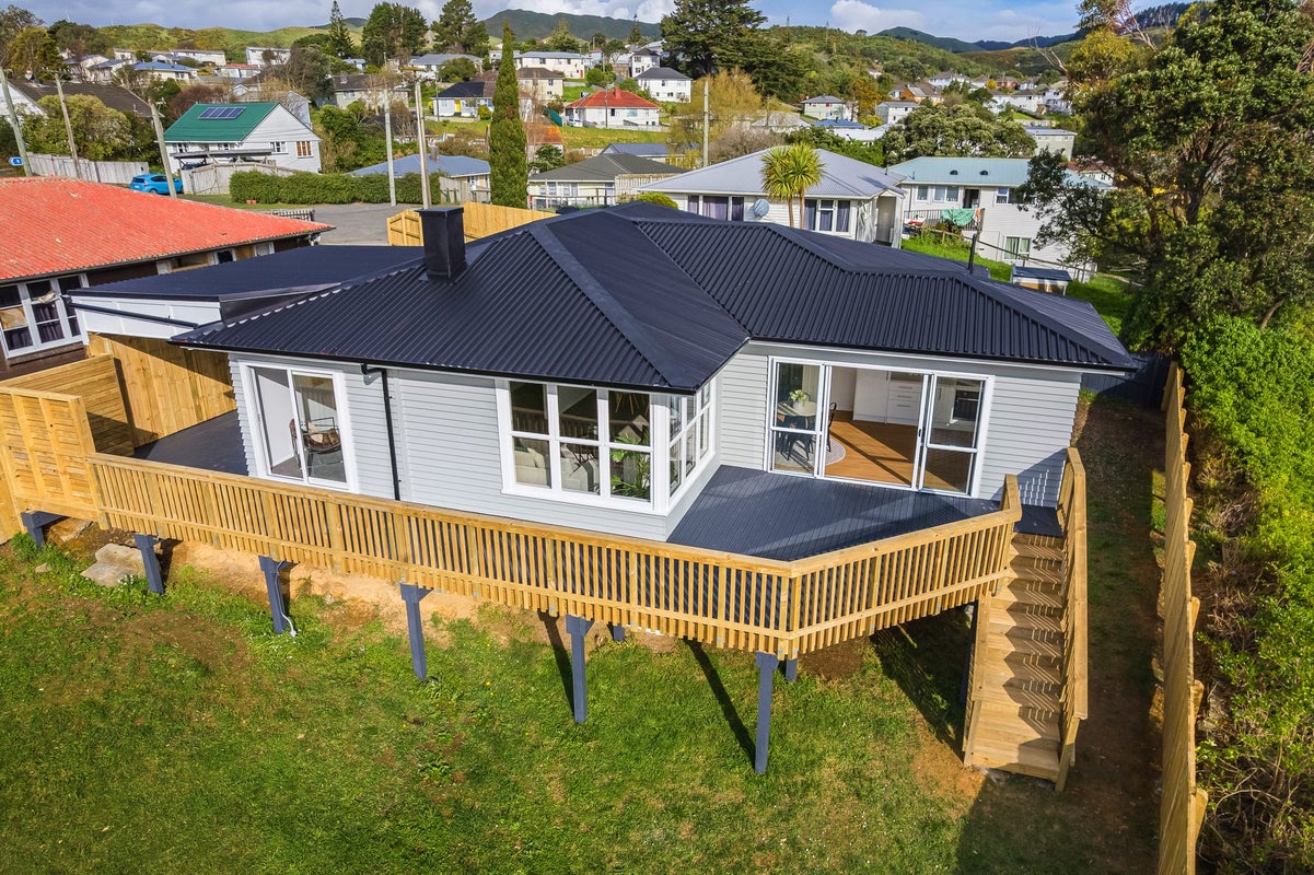 23 Cumberland Grove, Cannons Creek, Porirua, Wellington - Carousel 1